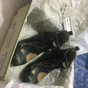 Pristine with box & tags!!! Rare Hunter RHS Boots